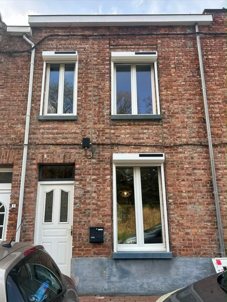 Façade en briques avant rénovation